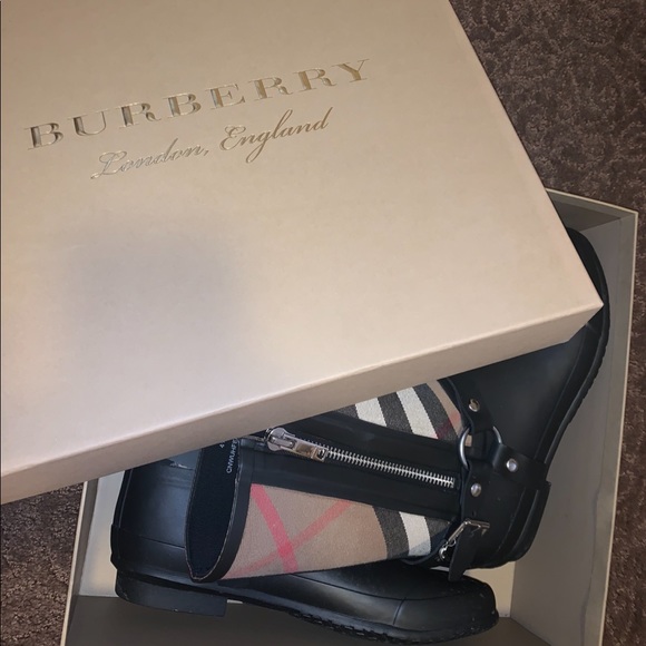 Women’s Burberry Rain Boot (Short) - Picture 2 of 5